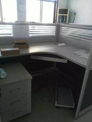 低價出售辦公桌和電腦!