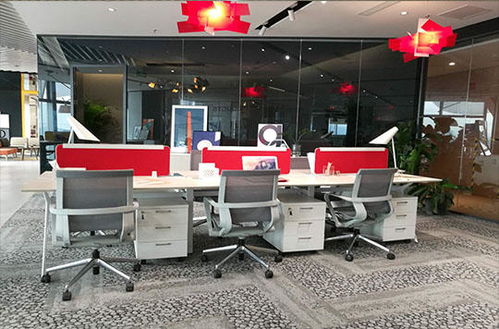 4大內(nèi)在因素決定實木辦公家具品質(zhì),企業(yè)在采購辦公家具如何分辨呢